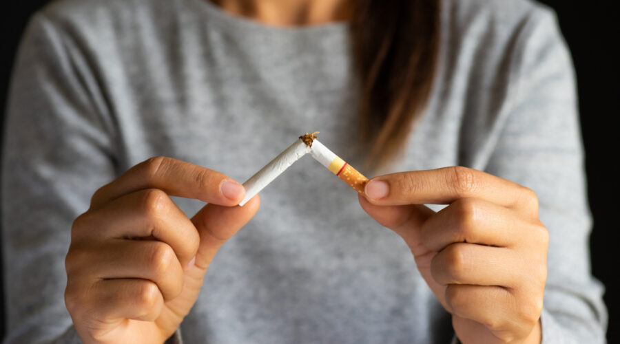 Arrêter de fumer par l’hypnose : est-ce que ça marche vraiment ? (Taux de réussite, témoignages).