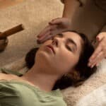 Reiki : qu&rsquo;est-ce que c&rsquo;est et que ressent-on vraiment pendant une séance ?