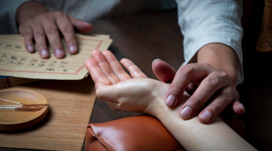 EFT (Tapping) : le guide complet pour débuter et se libérer de l’anxiété en 5 minutes